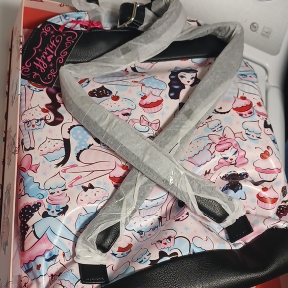 Miss Fluff Cupcake Dolls Backpack - Picture 5 of 7